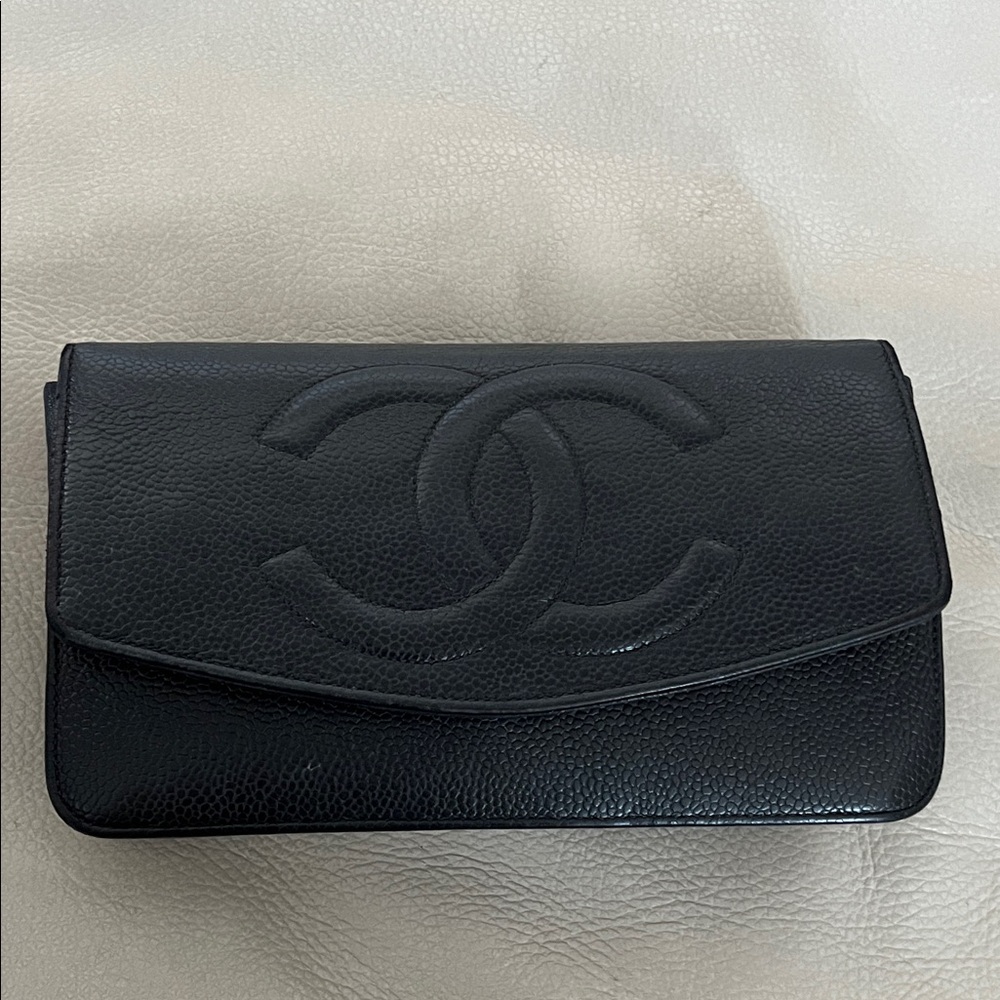 CHANEL Black CC Logo Caviar Leather Clutch